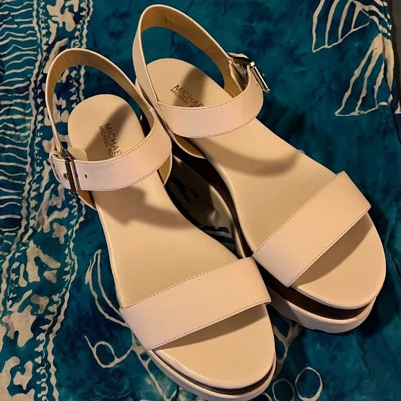 MICHAEL MICHAEL KORS
Marlon Leather Flatform Sandal - Picture 7 of 8